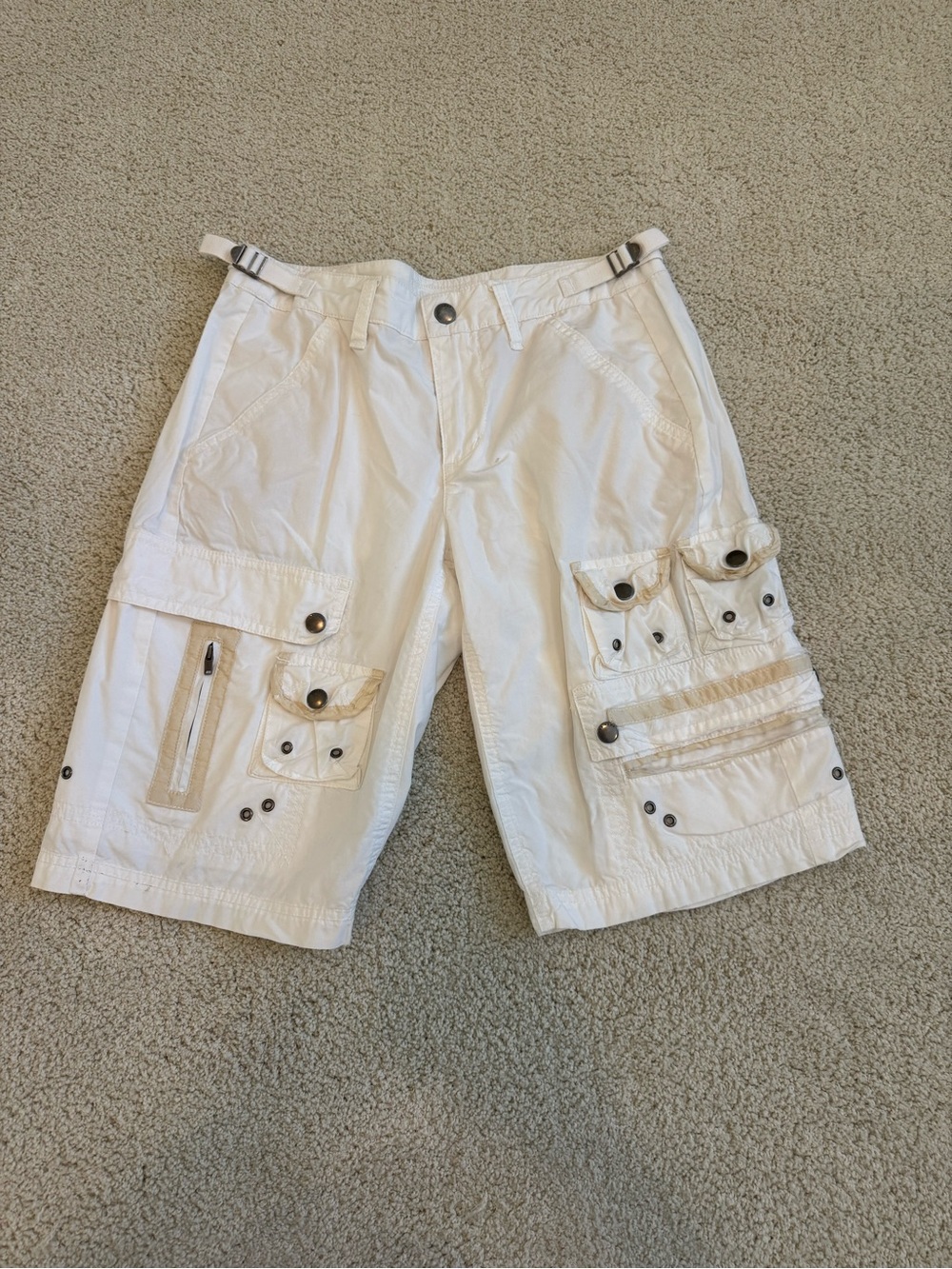 Da-Nang White Women's Cargo Shorts with Utility Pockets